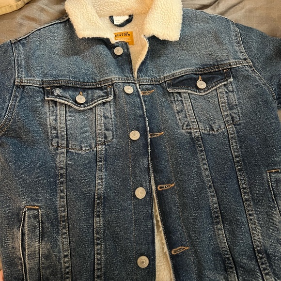 Zara denim jackets, cotton on and Nike - Picture 3 of 4